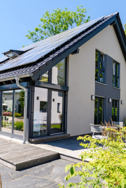 Fenêtre aluminium moderne avec grande vitre, installation MEB Fermetures