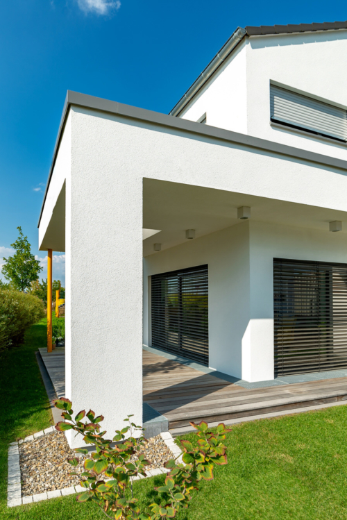 Volets roulants motorisés installés sur maison individuelle